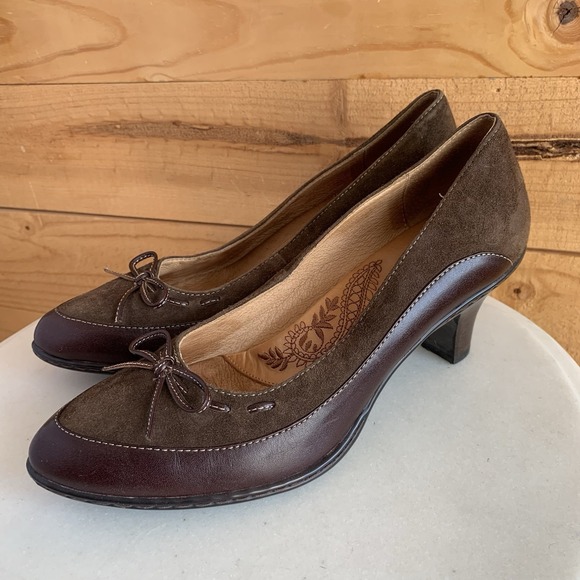 Sofft Comfort Leather & Suede Size 7m Two Tone Brown Bow Pointed Toe Heel Pump - Picture 1 of 9